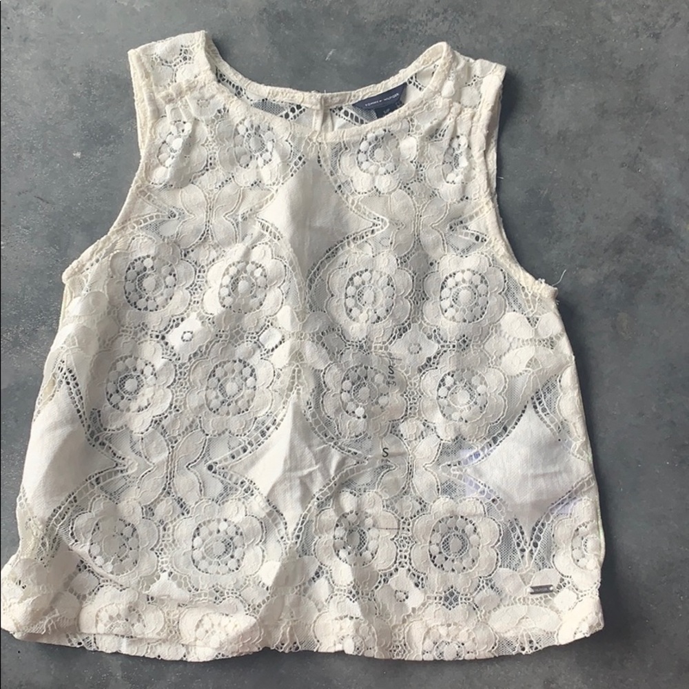 Tommy lace top